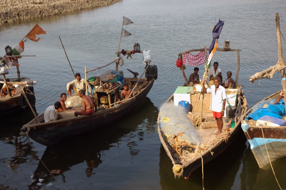 Fishermen in Maharastra. Photo by Vivek Joshi, Wikimedia Commons, CC BY-SA 2.0.