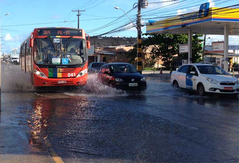 Afogados bus: A bus navigates an enormous puddle in the Afogados neighborhood of Recife. “Afogados” ironically means “drowned,” perhaps an apt description for a city built on a mangrove swamp with inadequate water and sanitation systems. Photo by Zoe Sullivan 