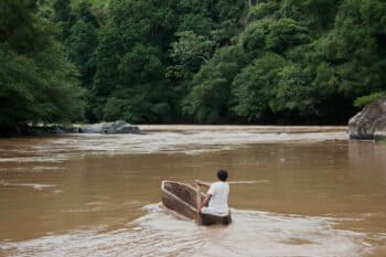 Goejet Miranda crosses the part of the Tabasará River still flowing near his community of Kiad. Photo by Camilo Mejia Giraldo