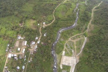 Aerial photo shows the town of San Pablo de Amalí, the Dulcepamba River, and the Hidrotambo dam facility. Photo by Santiago Pastór