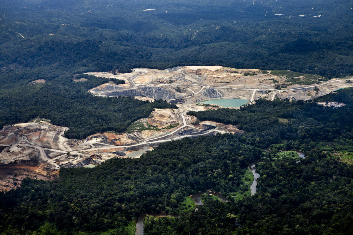 A coal mining operation near the Bukit Tigapuluh National National Conservation area in Riau, Indonesia. Photo by Kemal Jufri/Greenpeace