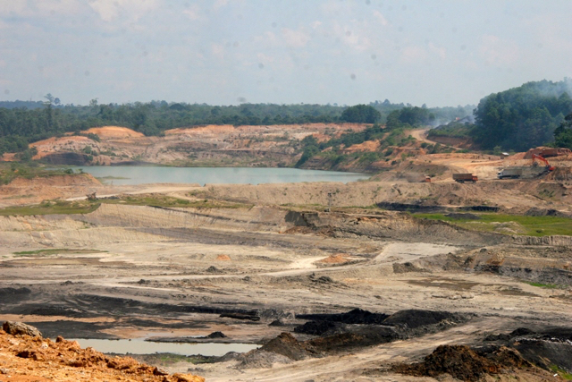 Coal mining pit in Jambi, Sumatra. Photo by Feri Irawan.