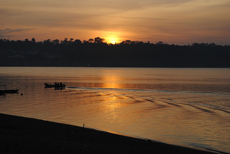 The Xingu River at Altamira. Rural indigenous people living on the river were uprooted by the construction of the Belo Monte dam. Photo by Analita Freitas Duarte licensed under the Creative Commons Attribution-Share Alike 4.0 International license