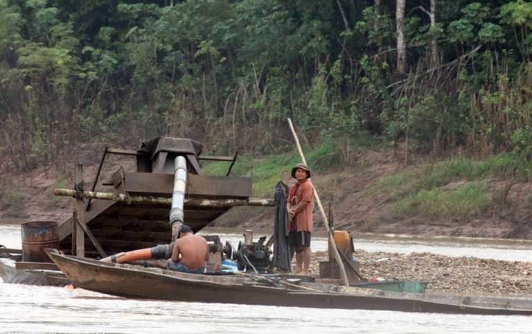 Small-scale gold mining in the Amazon. In addition to the land conflicts that exist between miners and indigenous groups, small-scale miners use mercury to process gold ore. As a result, Indians who eat mercury-contaminated fish can be sickened. Photo by Rhett A. Butler