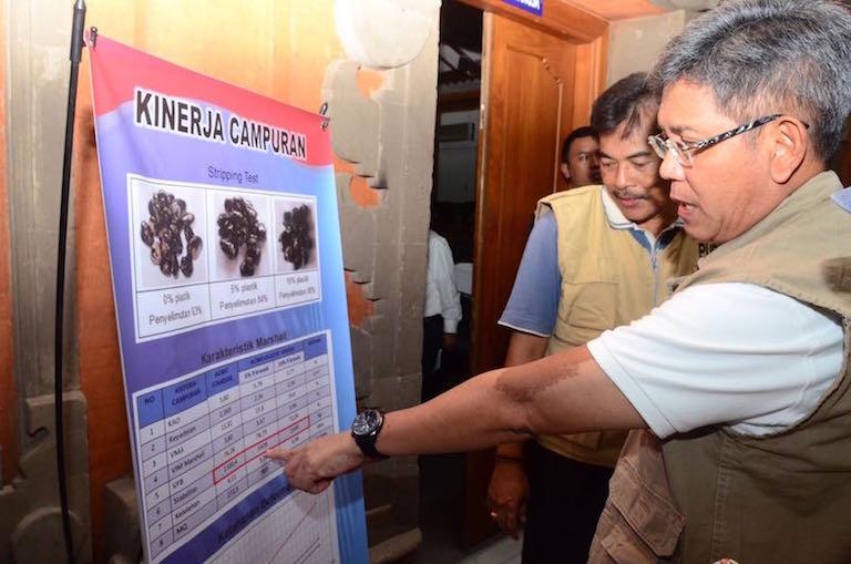 Officials from the ministry of public works review the specifications for plastic-tar roads. Photo courtesy of the Ministry of Public Works and Housing. Officials from the ministry of public works review the specifications for plastic-tar roads. Photo courtesy of the Ministry of Public Works and Housing.