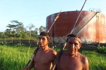 ● Guided by the indigenous people of Ecuador’s Sucumbíos province, which has been hit by oil exploitation, Waorani people from Pastaza province joined a “Toxic Tour” to learn how contamination has affected other communities in the Amazon.