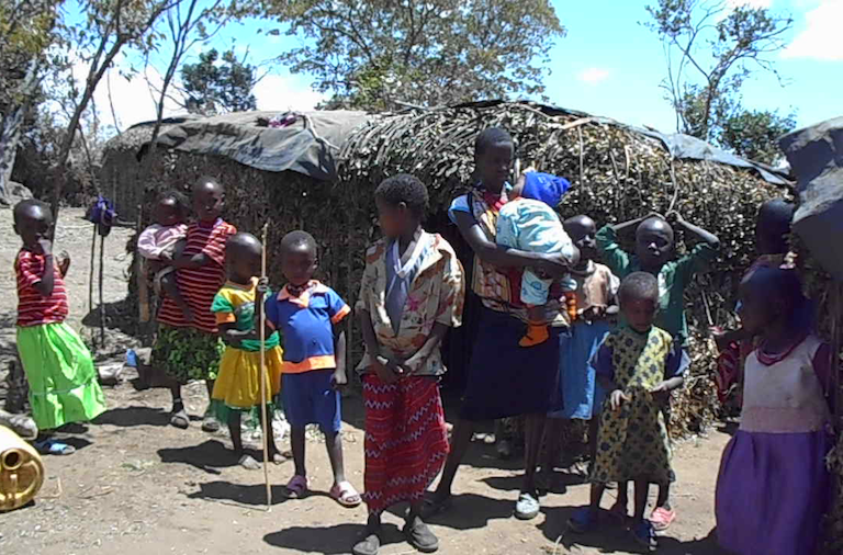 Yiaku children outside their houses. Image by Shadrack Kavilu for Mongabay.