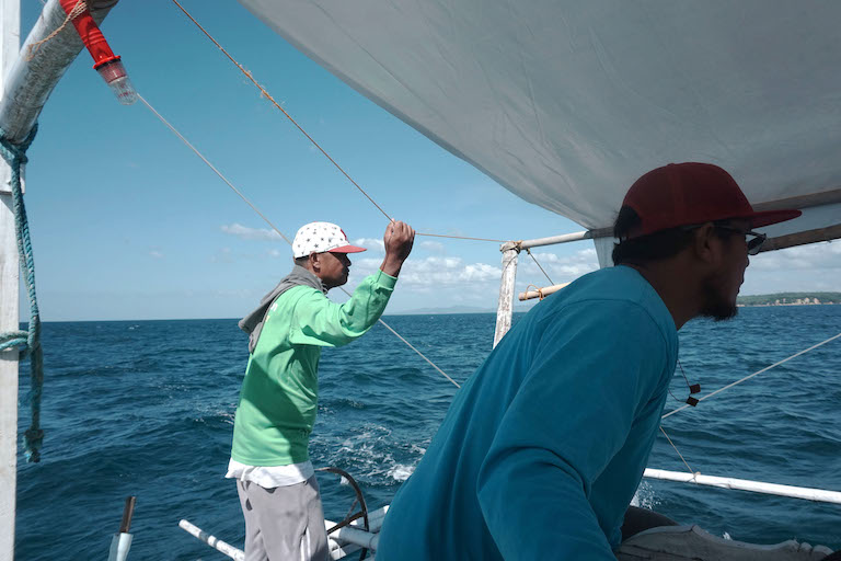 A tour boat crew member on the look out for whale sharks. Image by Nina Unlay.