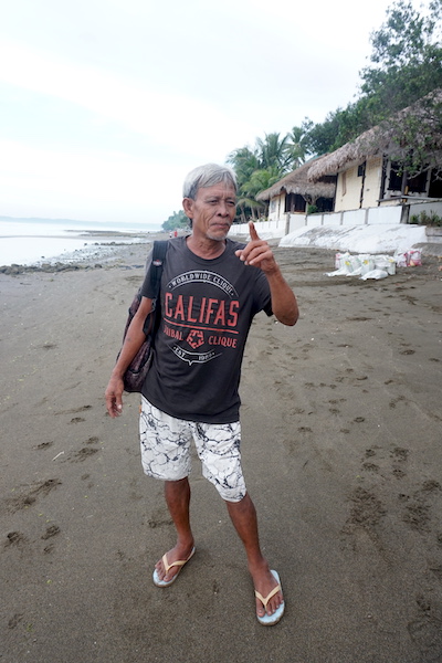 Sali Salahudin, a migrant to Donsol, earns about $14 a week selling pearls to tourists. Image by Nina Unlay.