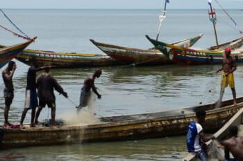 Fishermen arrange their gear in Tombo. Many local artisanal fishermen supported the recent one-month closure of Sierra Leone’s waters to fishing by industrial vessels. Image by Uzman Unis Bah for Mongabay.