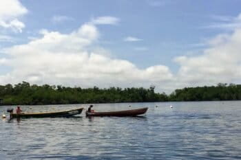 Fishers on an artificial reef in Jiquilisco Bay. Image by Max Radwin for Mongabay.