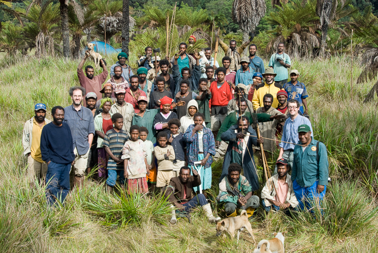 A joint expedition of the Papua New Guinea Forest Research Institute and Kew Gardens, supported by the residents of Indagen Village. Image courtesy of Royal Botanic Gardens, Kew.