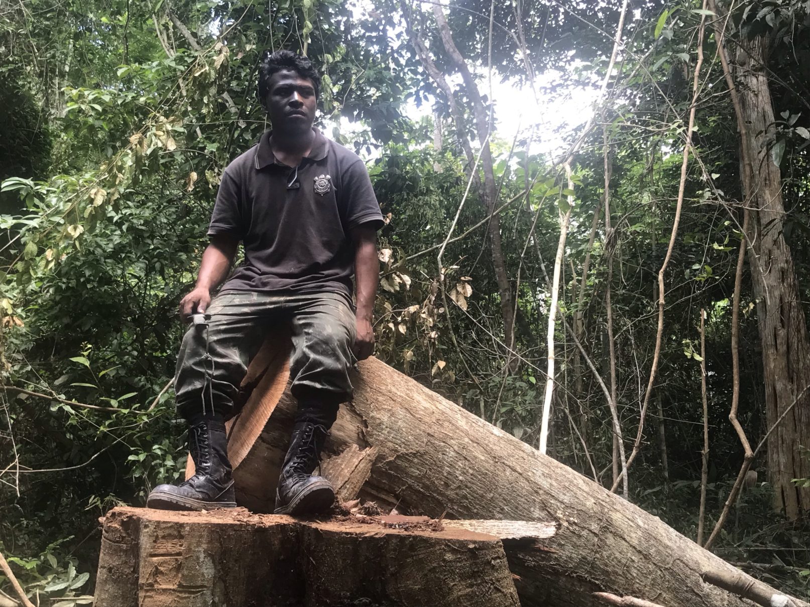 Indigenous Guajajara leader Paulo Paulino Guajajara was shot dead in an ambush by loggers in the Amazon. He was one of the “Guardians of the Forest,” a group of Guajajara indigenous people that risks their lives fighting illegal logging in the Araribóia indigenous reserve. He posed for this picture on Jan 31, 2019. Image by Karla Mendes/Mongabay