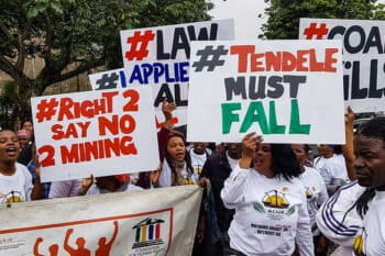 Protest against Tendele, 2018. Image by Rob Symon via Flickr (CC BY-NC-ND 2.0)