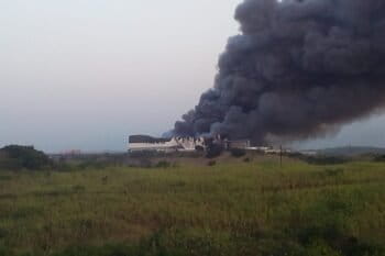 UPL chemical warehouse on fire outside Durban, South Africa. Image by Sbonelo Dlamini.