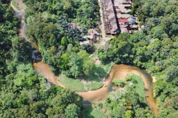 Long-house at Sungai Utik, an Iban community in West Kalimantan that has successfully defended its customary forests against loggers. Photo credit: Rhett A. Butler / mongabay