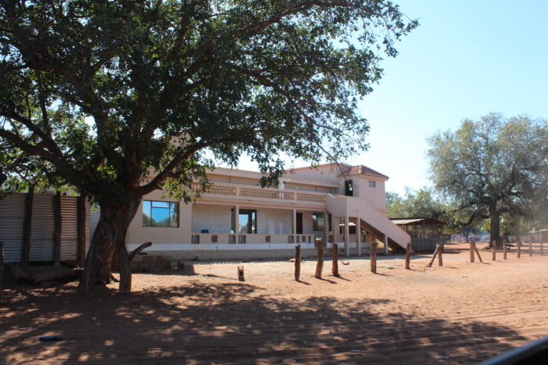 Villa belonging to a suspected poacher in Massangir: these luxurious homes stand in contrast to the general impoverishment of the district. Image by Estacio Valoi for Mongabay.