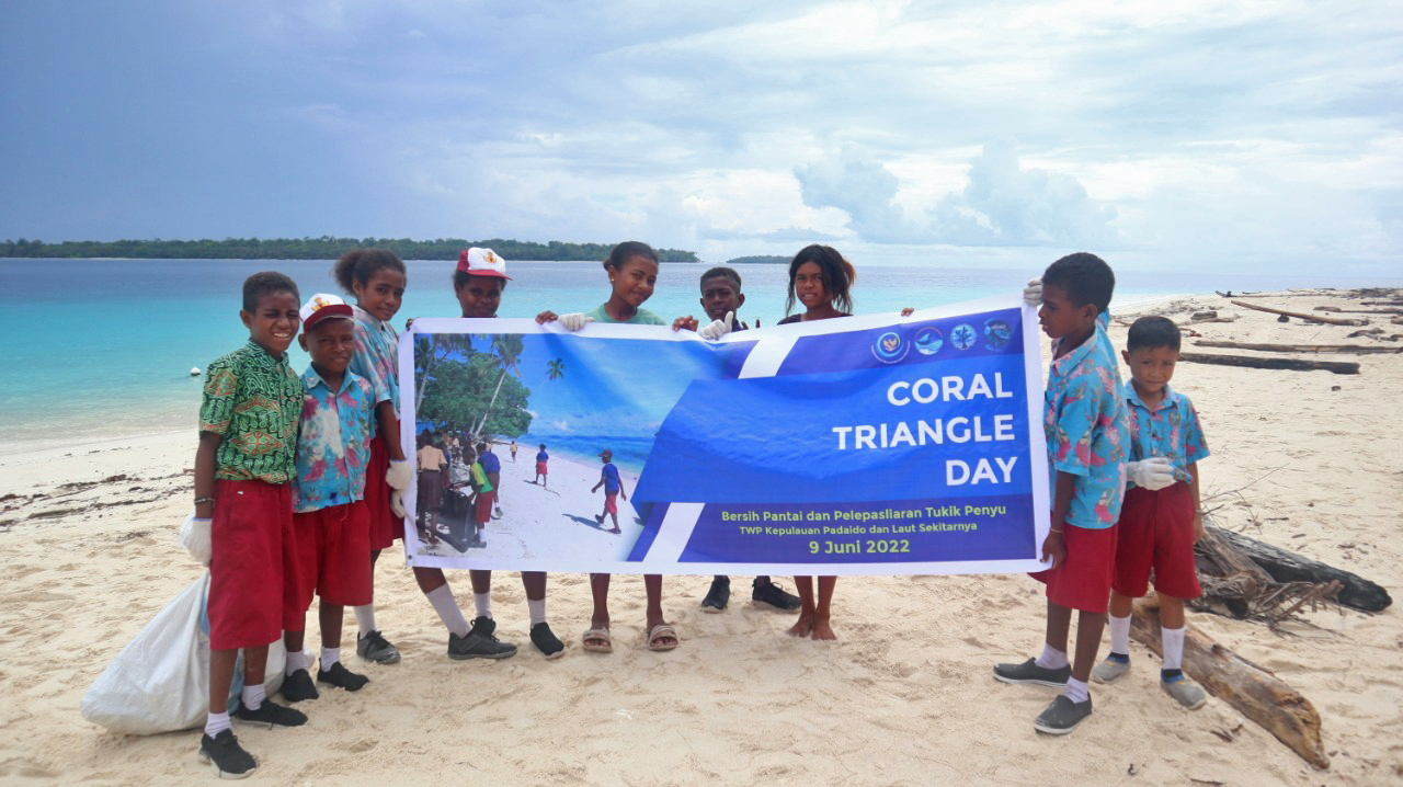 Children take part in a clean up event.