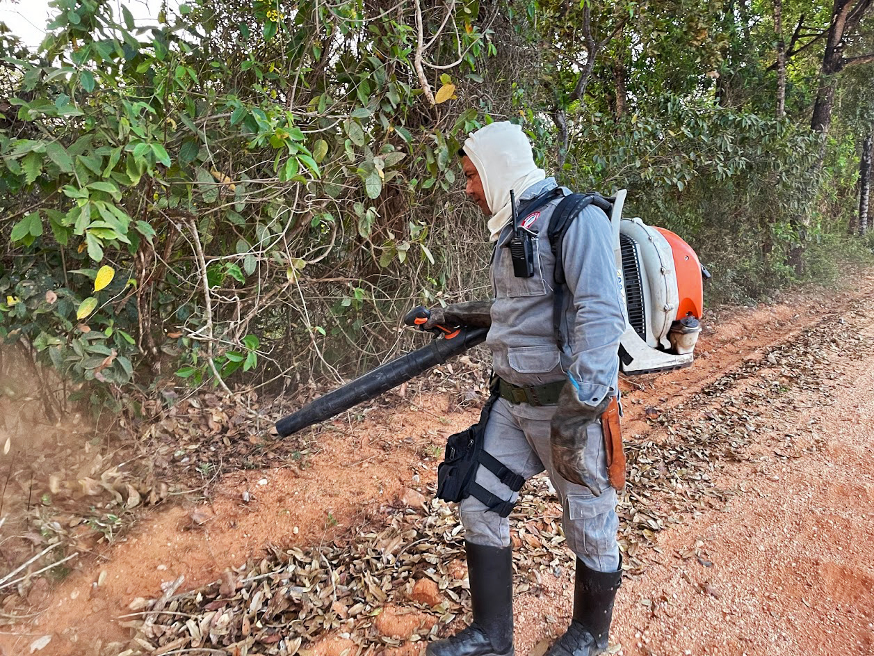 Brigade leader Eusimar Araújo uses a blower