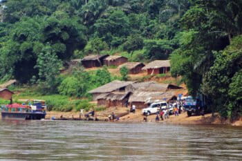 People wait on the Kasai bank to cross the river.