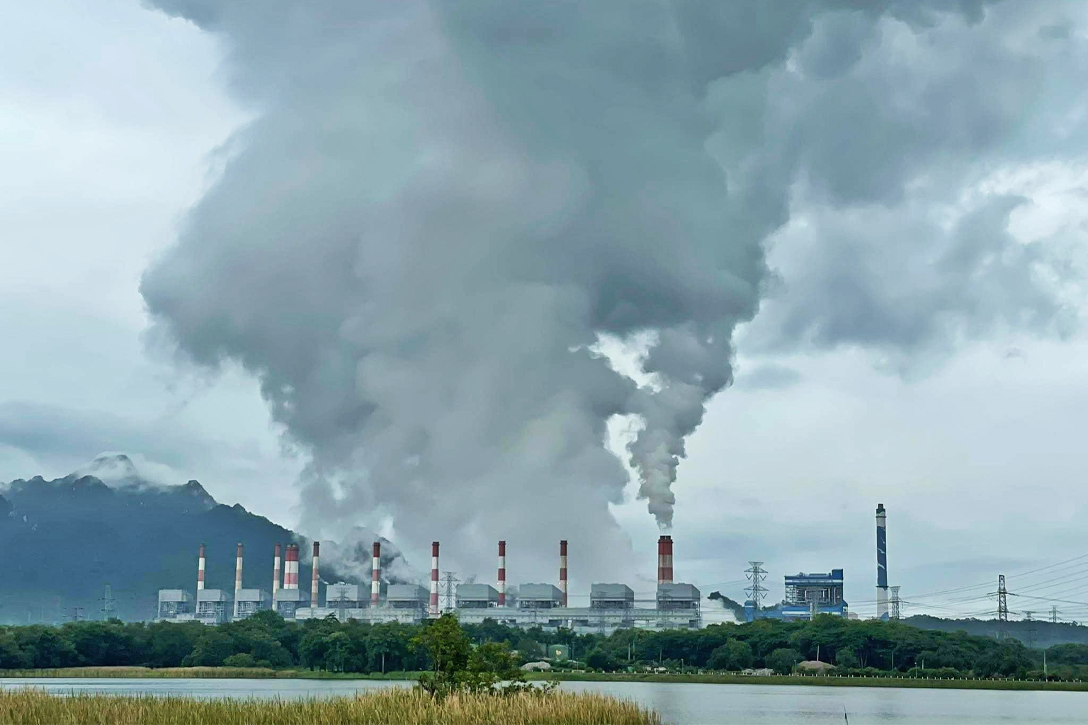 Emission from a coal power plant.