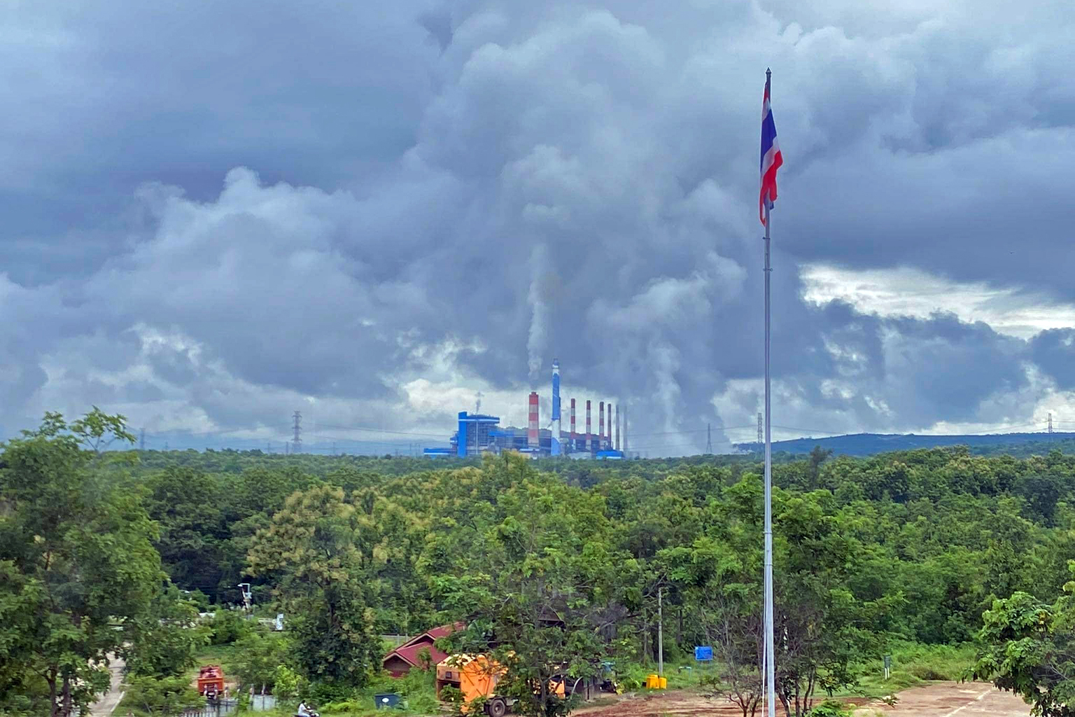 Emission from a coal power plant.