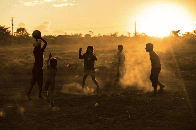 Children playing in a Tirecatinga village. Photo credit: Thiago Foresti/OPAN.