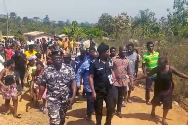 Villagers protesting in Anwiafutu.