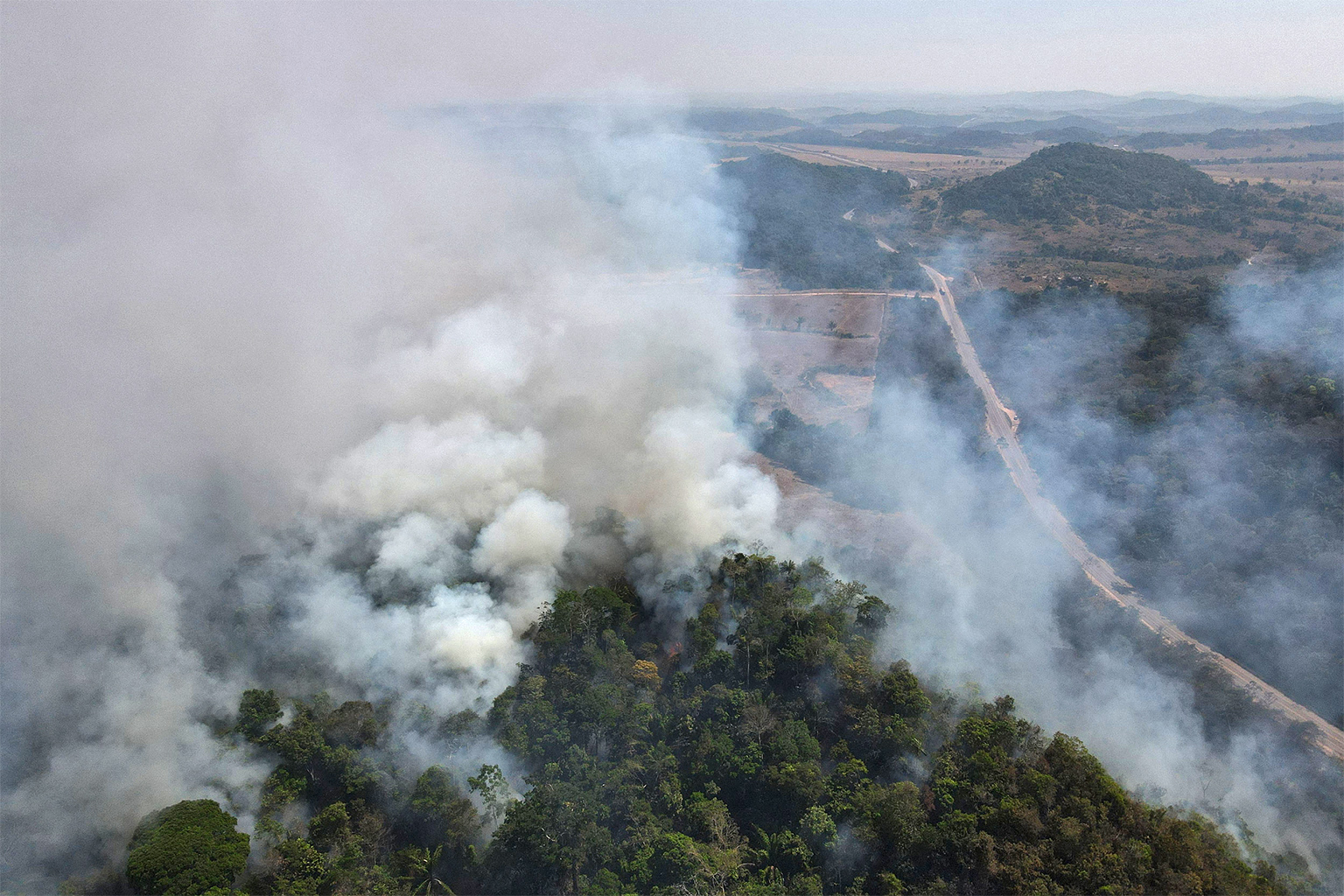 Forest catches fire near the BR-163.