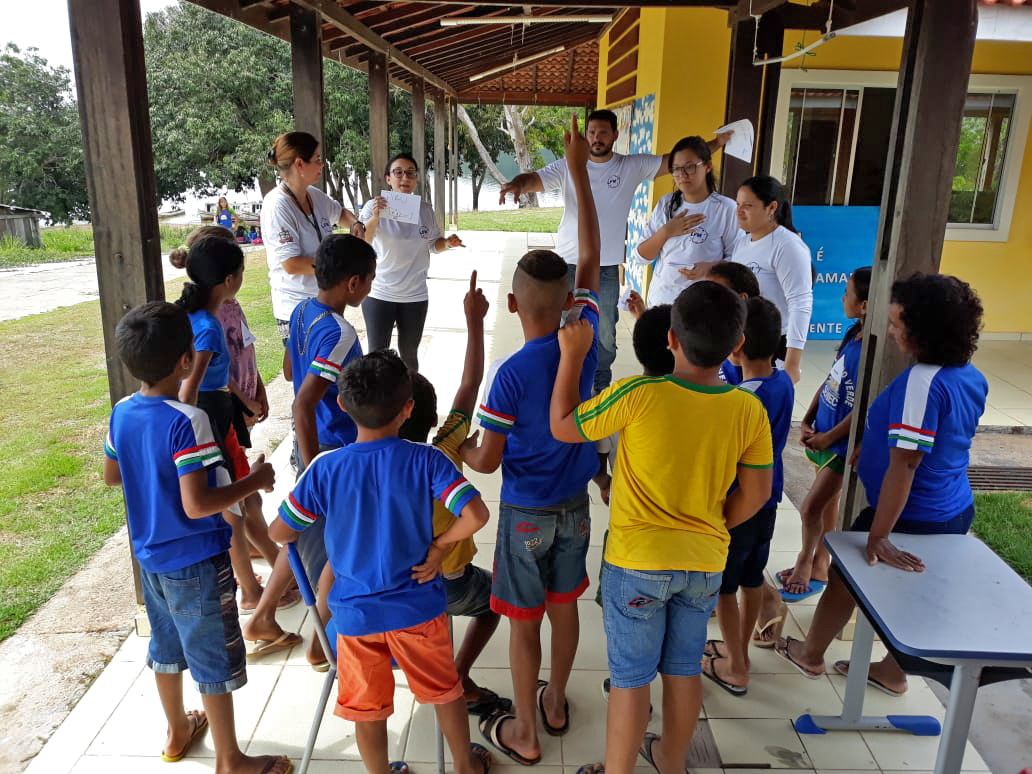 Maria Elena Crespo-López and her colleagues with school children.