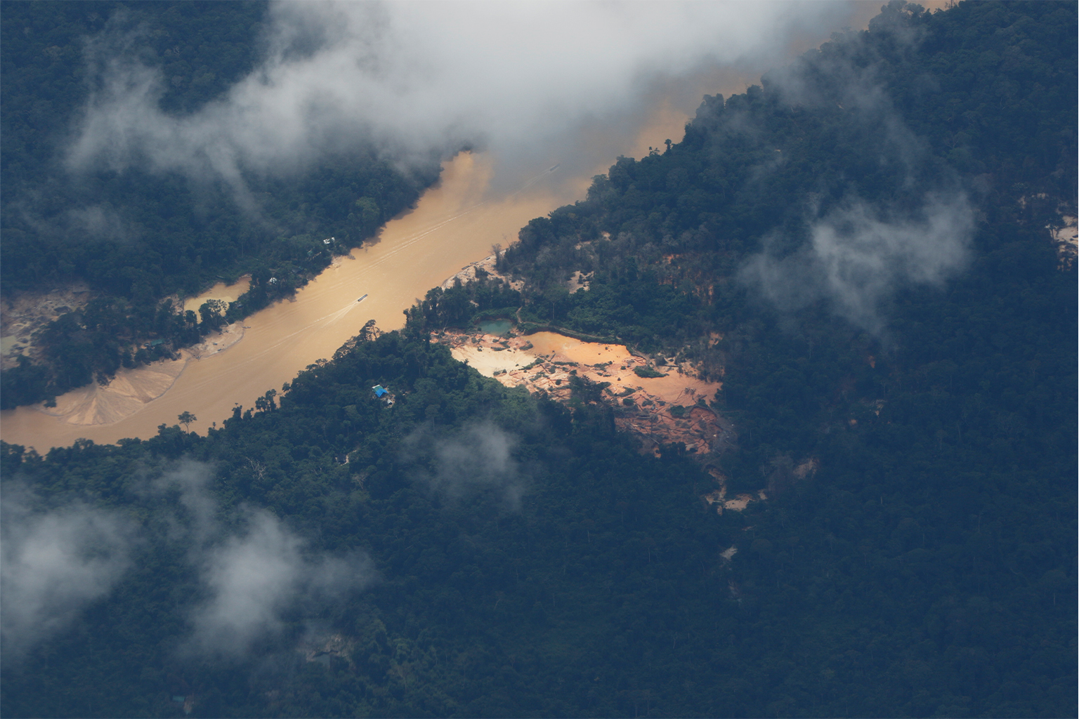 Rivers in the state of Roraima, inside the Yanomami Indigenous Territory, can become contaminated.