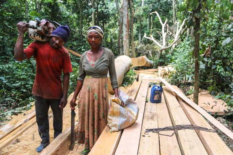 Artisanal timber producers in Cameroon. Image by Mokhamad Eldiadi/CIFOR via Flickr (CC BY-NC-ND 2.o)