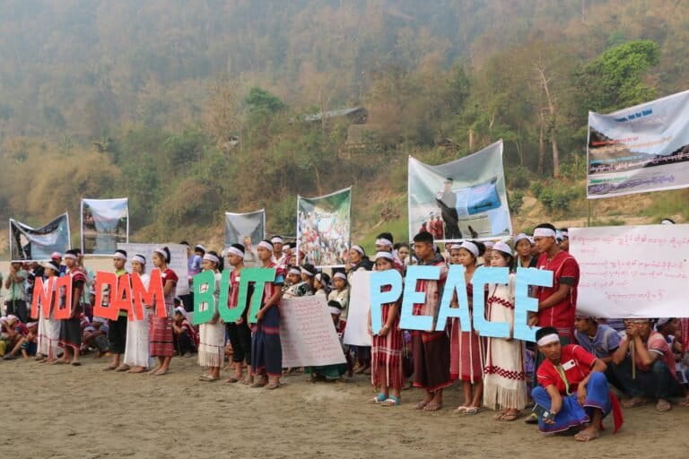 International Rivers and Karen partners demonstrating at the Salween River against the Hagtyi dam. Image by International Rivers via Flickr (CC BY-NC-SA 2.0).