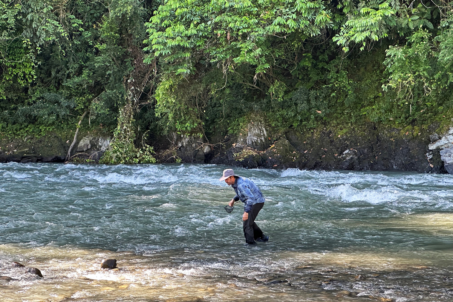 Julio Araújo Flores, an Amazonian fish expert .