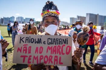Indigenous mobilization in Brasilia on the Esplanada dos Ministérios against bill 490 and against the time frame for it to be voted on by the court. Image by Cícero Pedrosa Neto/Amazônia Real.