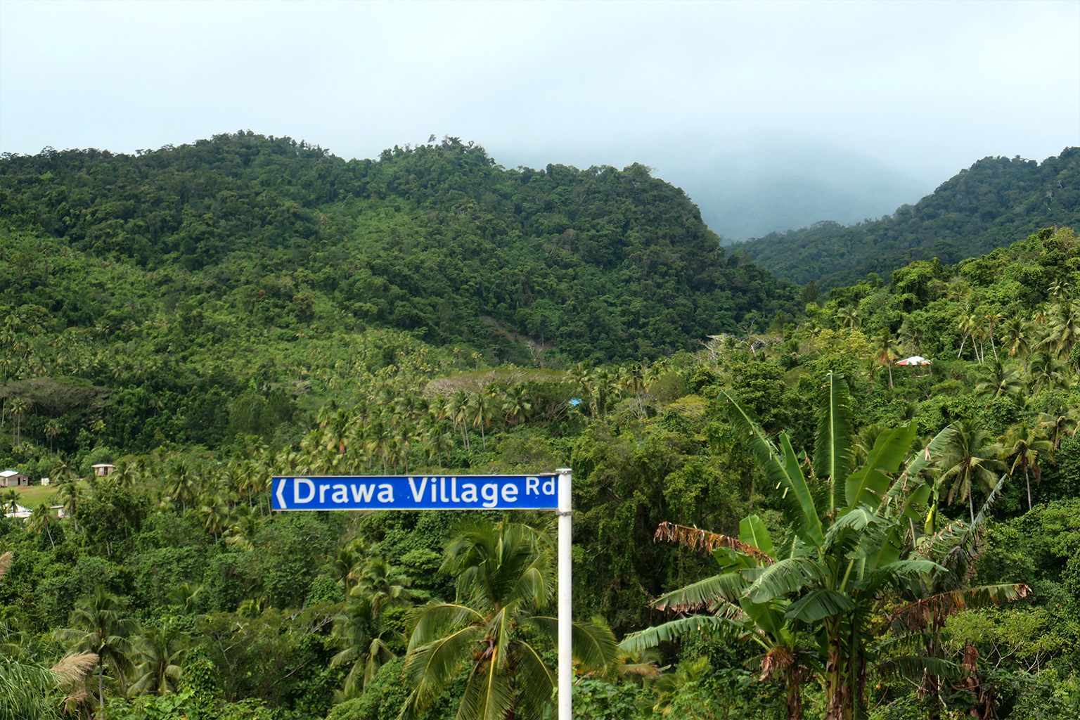 The road to Drawa village.