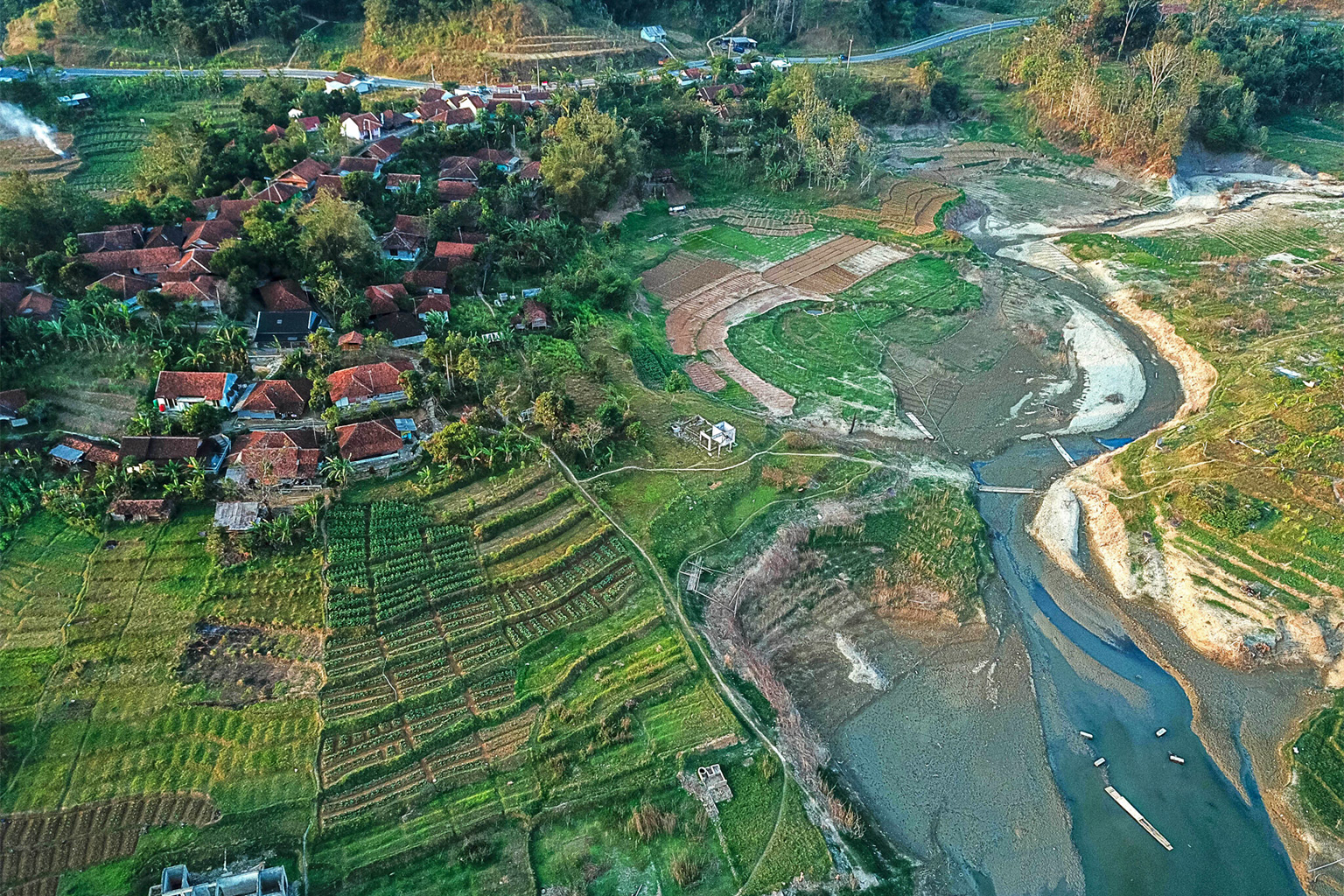 Aerial photo of residential areas bordering the reservoir. 