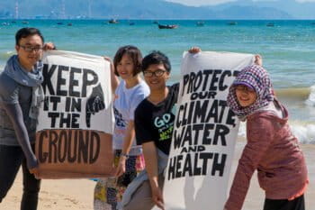 Vietnamese environmental activists protesting coal-fired power plants in 2017. Second from left is Hoàng Thị Minh Hồng.