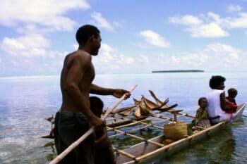 Carteret islanders on a canoe. Image credit: Friends of the Earth.