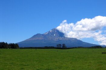 Banner image of Taranaki Maunga by Robin van Mourik via Wikimedia Commons (CC BY-SA 2.0)