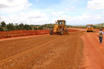 Construction of the first section of the motorway. Image courtesy of Corrine Rahoeliarisoa.