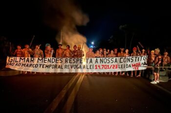 Munduruku Indigenous People blocked a road on March 25, protesting against the conciliation table at the Supreme Court and for the repeal of law 14.701. Image courtesy of the Pariri Association.