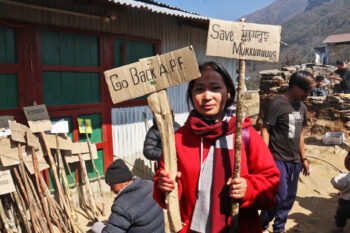 Limbu locals stage protest against the project. Image courtesy of Mukkumlung Protection and Struggle Committee.