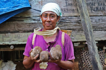 Deslin Kalaeng with some yam.