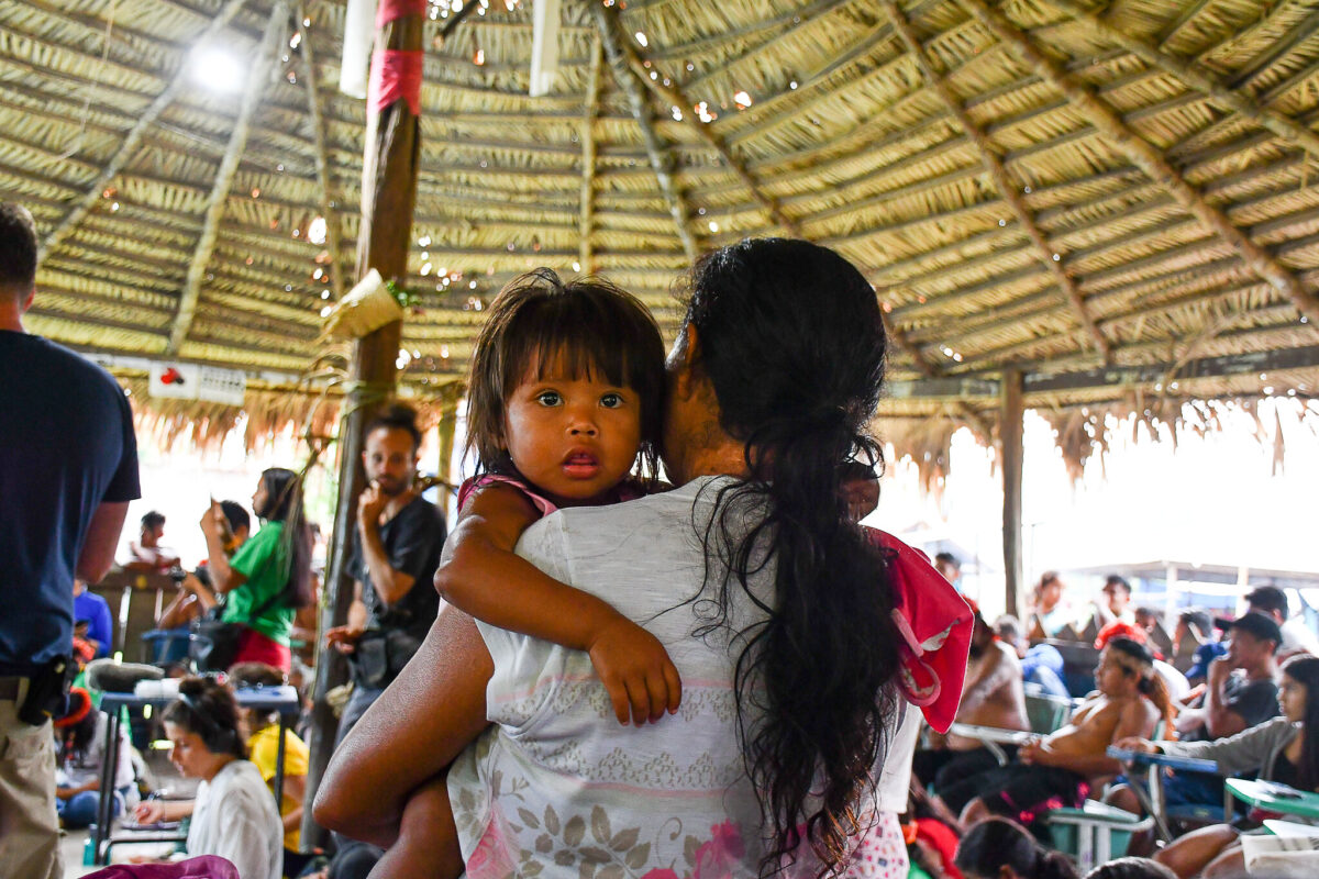 Munduruku people from the Sawré Muybu village gather in an assembly to receive feedback from Fiocruz on the hair sample test results determining levels of mercury contamination in people. Image by Joao Paulo Guimaeres via Flickr (CC BY-NC-SA 2.0)