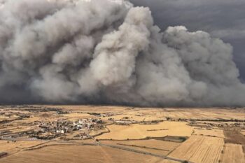 In this photo released by Agents Rurals de Catalunya, uncontrolled fire rages across the grasslands in the Segarra region, in the rural province of Lleida, Spain, Tuesday, July 1, 2025. (AP Photo/ Agents Rurals de Catalunya, HO)