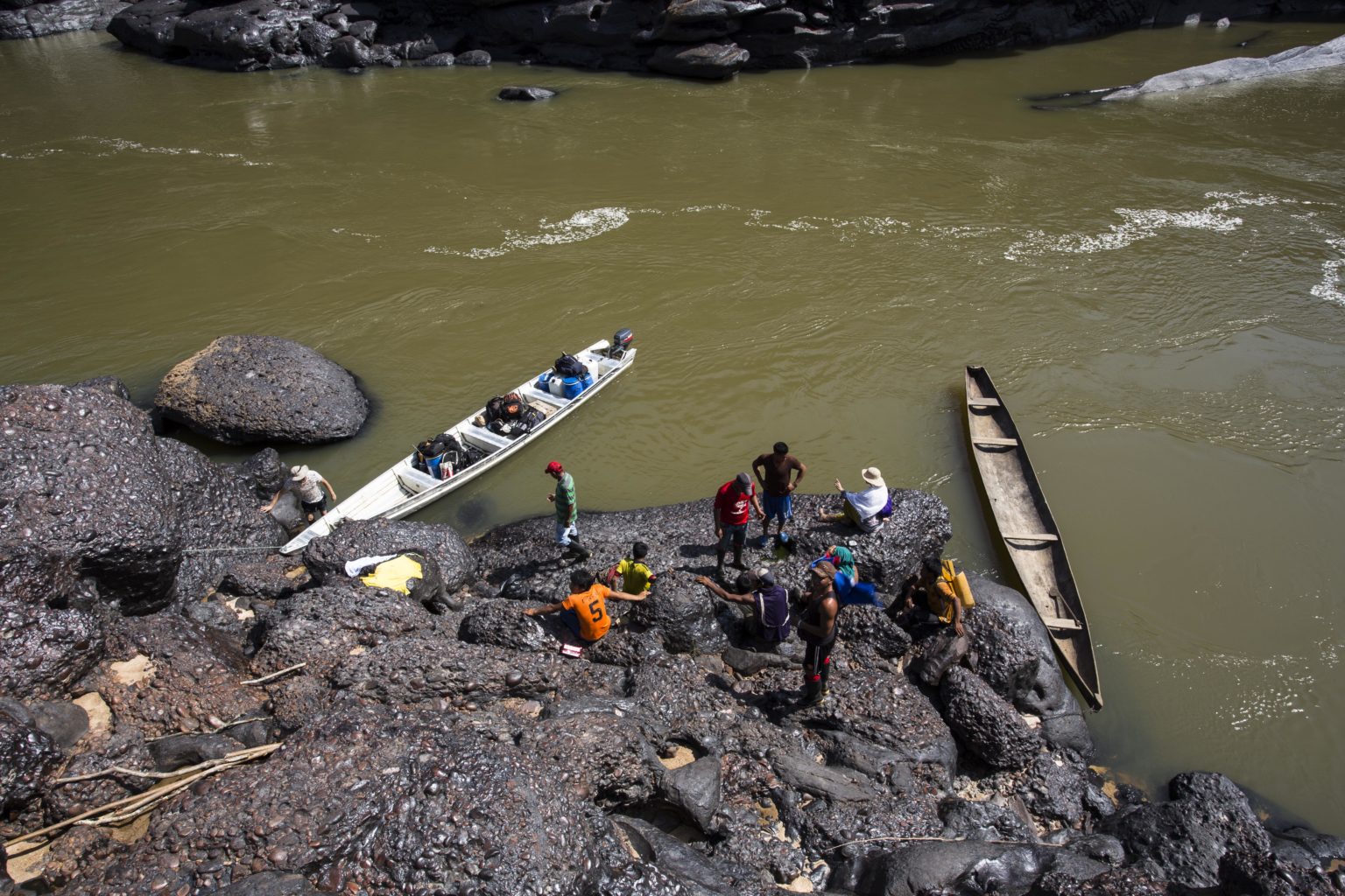 Boats in the Apaporis River. Image courtesy of GAIA Amazonas/Juan Gabriel Soler.