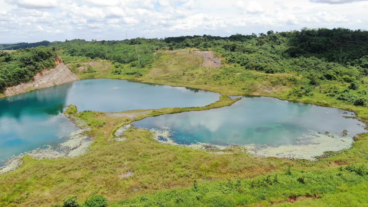 Problems from upstream: Abandoned coal mining pits are located close to residential areas.