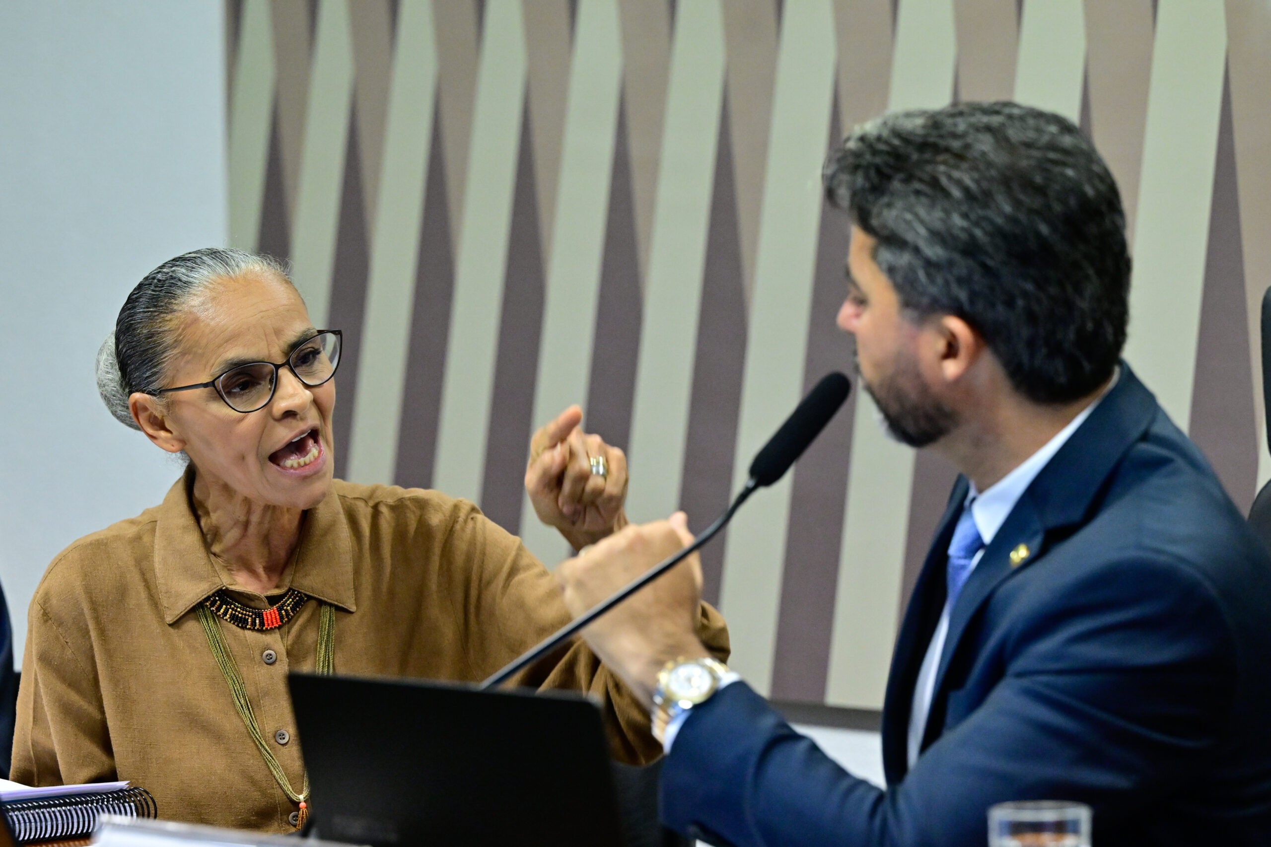 Minister of Environment and Climate Change Marina Silva debates Senator Marcos Rogério during a heated Senate hearing in May 2025. Image courtesy of Geraldo Magela/Agência Senado.