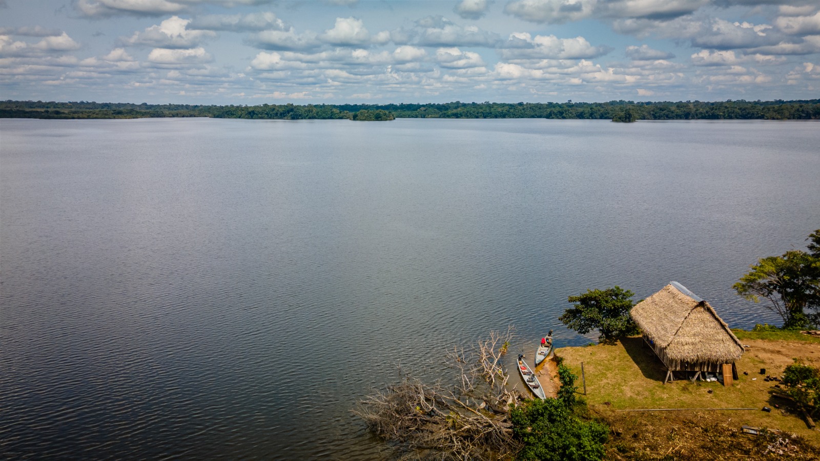 A shelter for the Kichwa de Zancudo cocha community in Lagartococha, an area of 42,360 hectares (104,674 acres) in the protected Cuyabeno Reserve in the northern Ecuadorian Amazon. Image courtesy of Henry Moya.